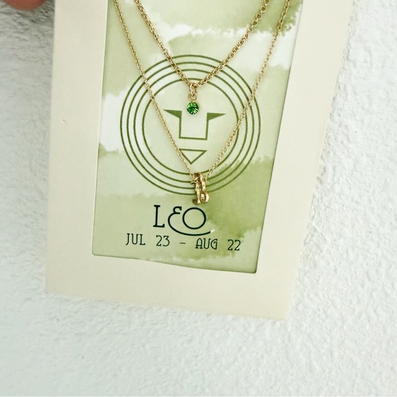 NWT Urban Outfitters Gold Tone Leo Necklace - Picture 3 of 3